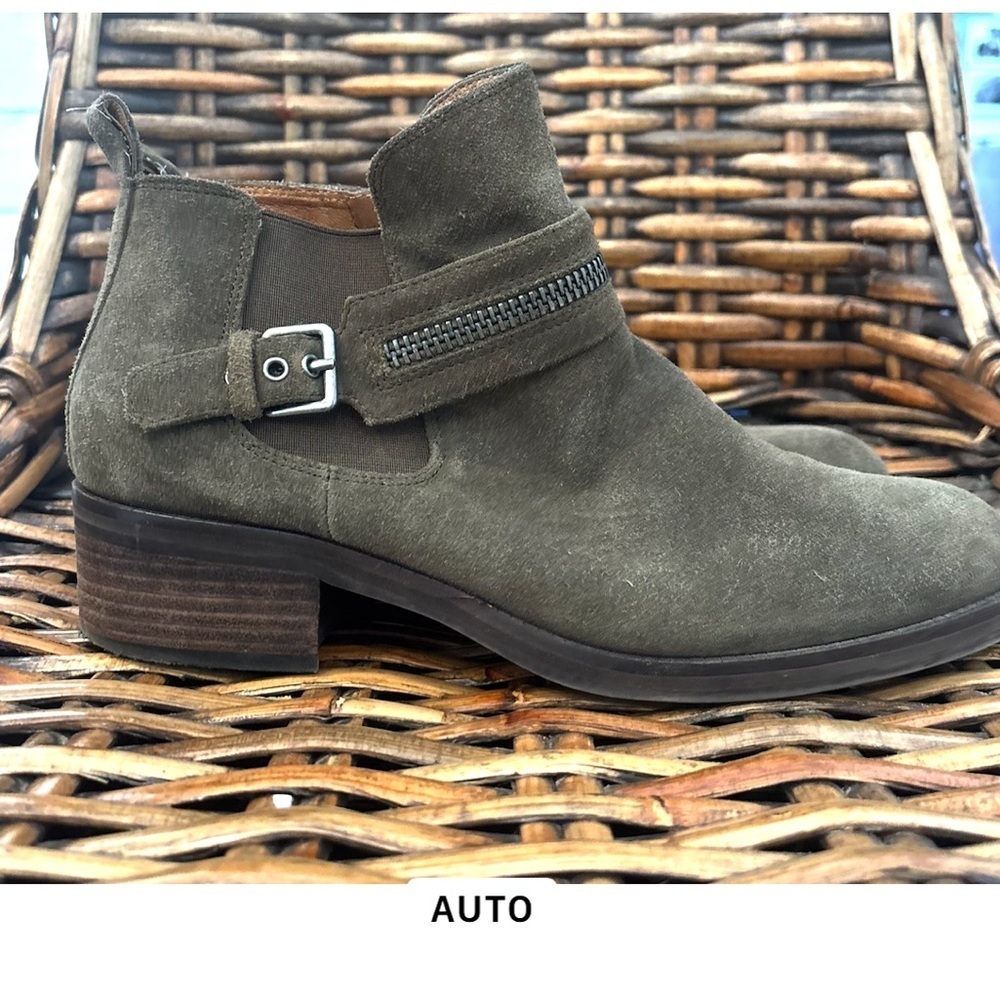 Gentle Souls Kenneth Cole Penny
Ankle Booties Womens Size 9
Olive Leather Zip - Picture 16 of 16